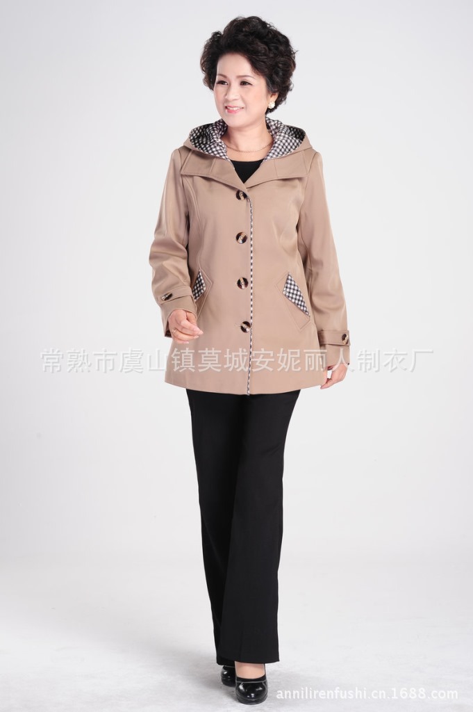 【新款<em>中年</em>人女装上衣<em>短款</em>风衣中老年<em>秋装女外</em>