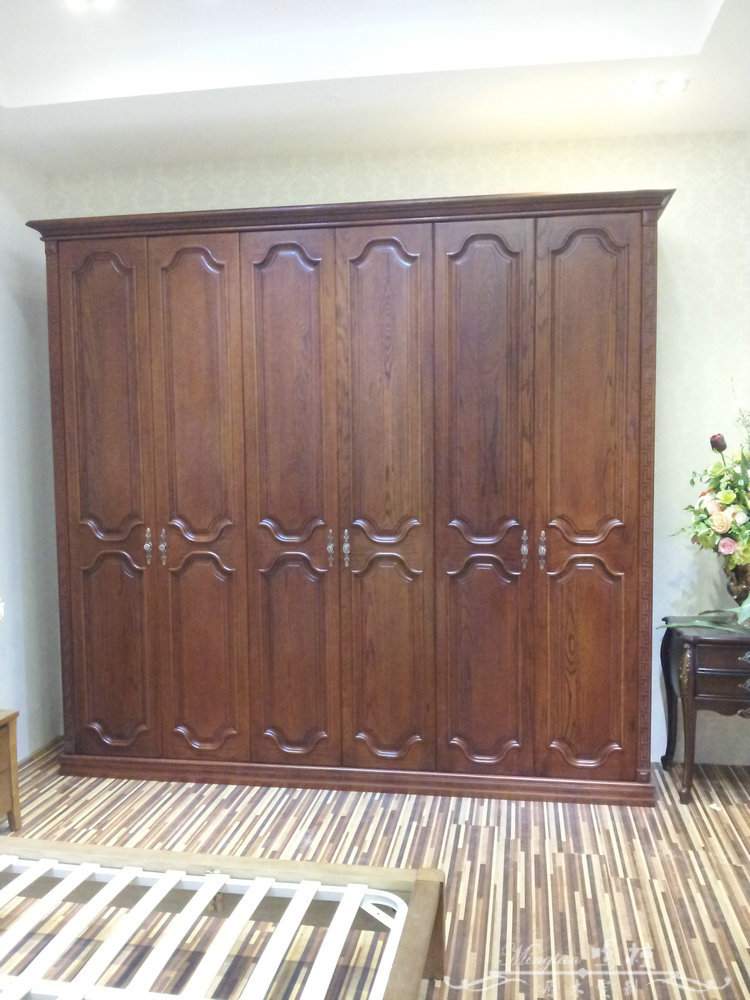 实木平开门衣柜.