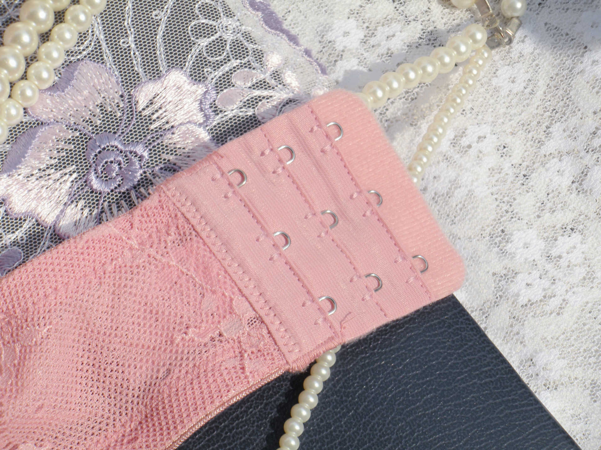 <em>文胸</em>-国内品牌<em>文胸</em> 鸡心<em>缩</em>折设计 性感LACE 上