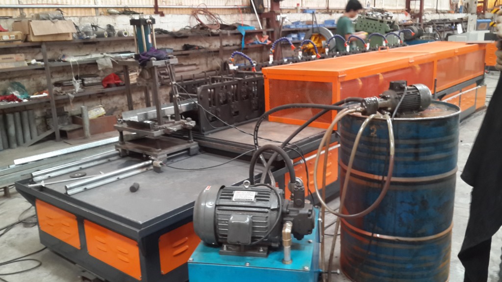 供应液压冲孔切断C型钢机 c型钢机器 厂家直销