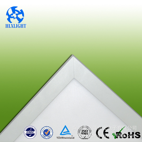 白色面板灯正面一角