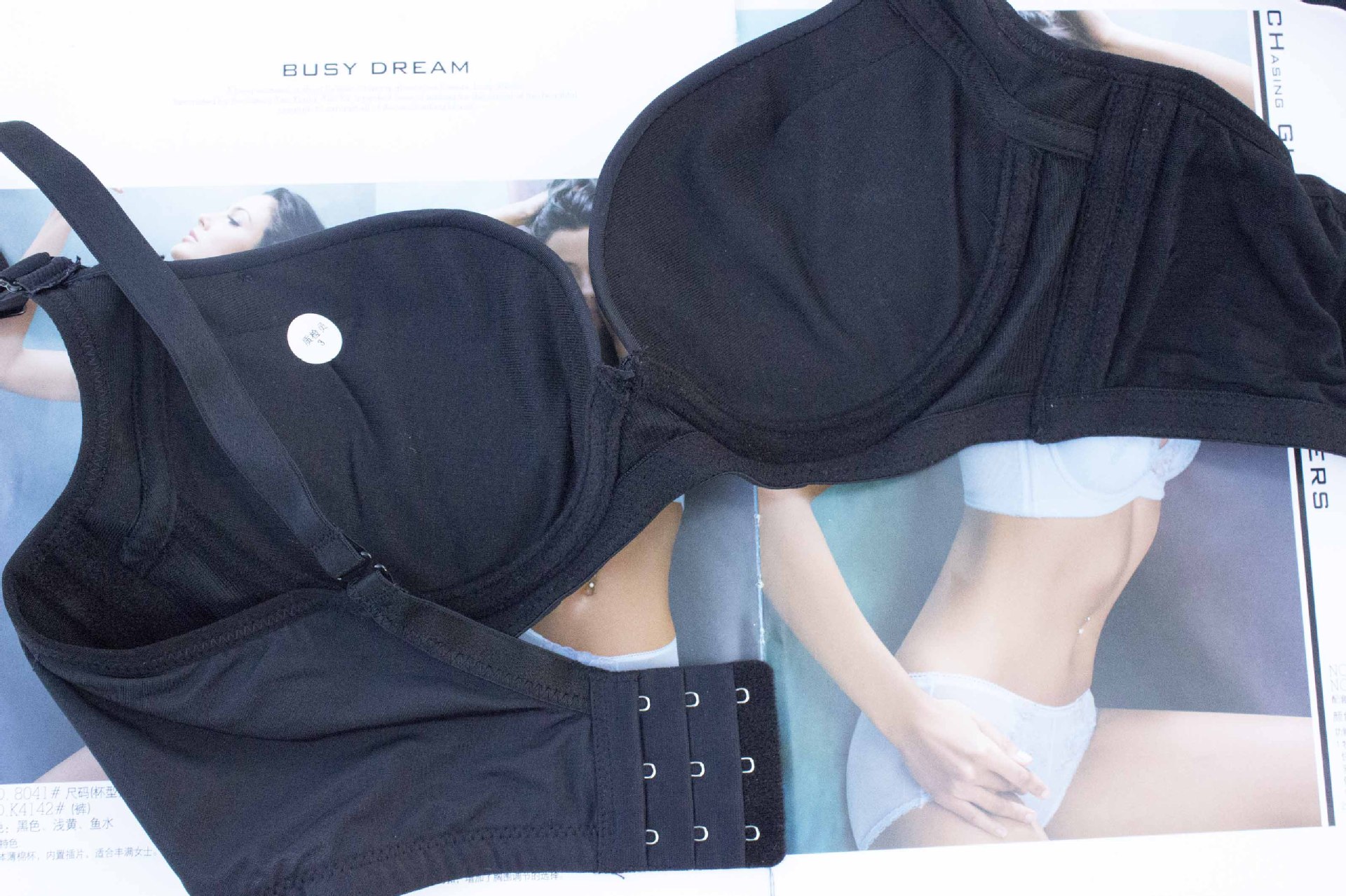 品牌正品光面A杯中厚<em>三排扣文胸</em> - 品牌正品光