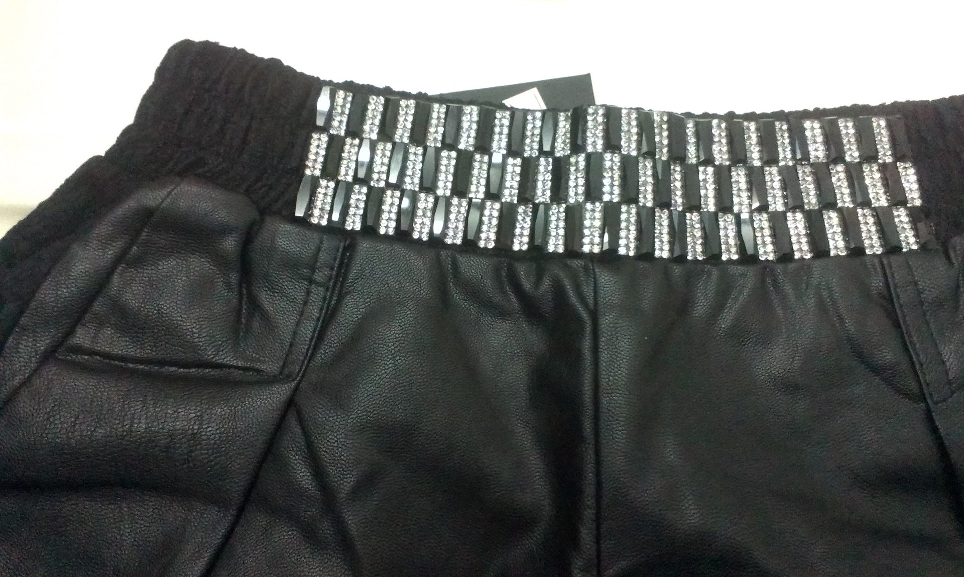 【厂家现货直销批发 新款蕾丝<em>镶钻</em>PU<em>皮短裤</em> 时