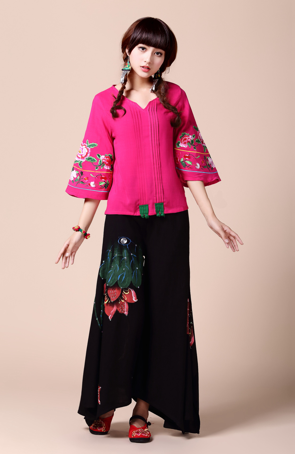 2014夏季新款女士竹节棉麻七分喇叭袖绣花上衣 民族风服饰上衣