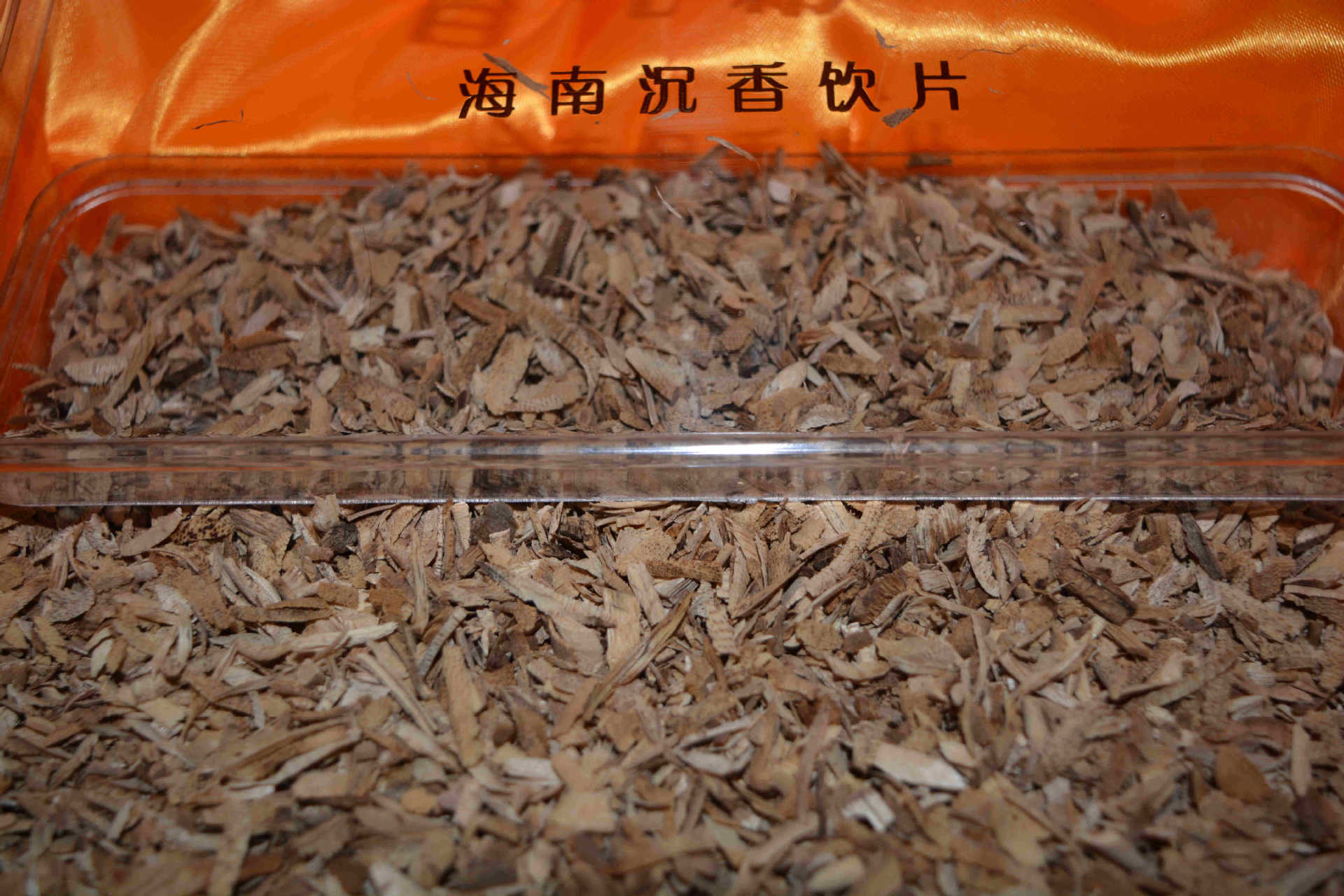 海南沉香茶品/天然饮片/100克礼盒装  产品介绍 海南天然沉香饮片