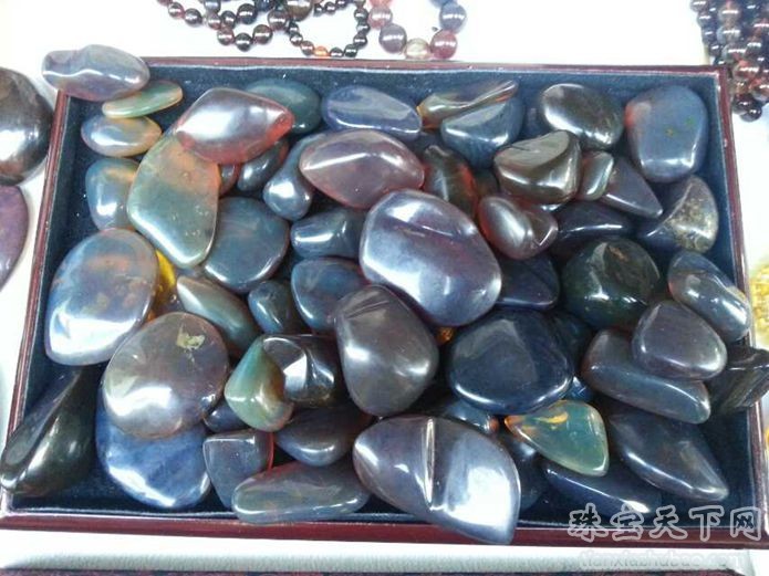 缅甸皮壳好卖相不错好货一批雕料棕蓝珀