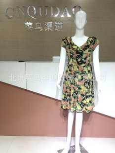 批发采购连衣裙-高档品牌女装职业休闲装大码