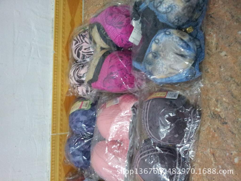 【5元低价处理<em>三排扣</em> <em>四排扣文胸</em>内衣 杂款内