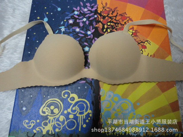 出口日单 肤色 调整型<em>文胸</em> 无痕<em>一片式聚拢胸罩</em>