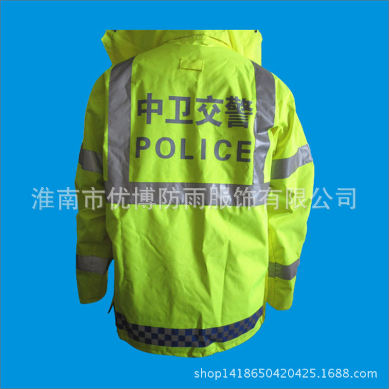 小方格交警雨衣橱窗2