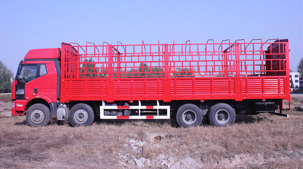 解放j6m卡车 国四 260马力 9.6米 高栏 载货车