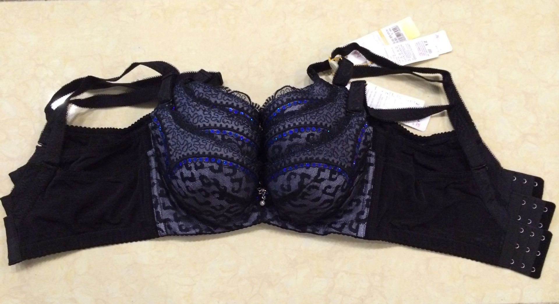 <em>文胸</em>-特价促销 <em>杂款</em>三扣四扣品牌<em>文胸</em> 高质量(