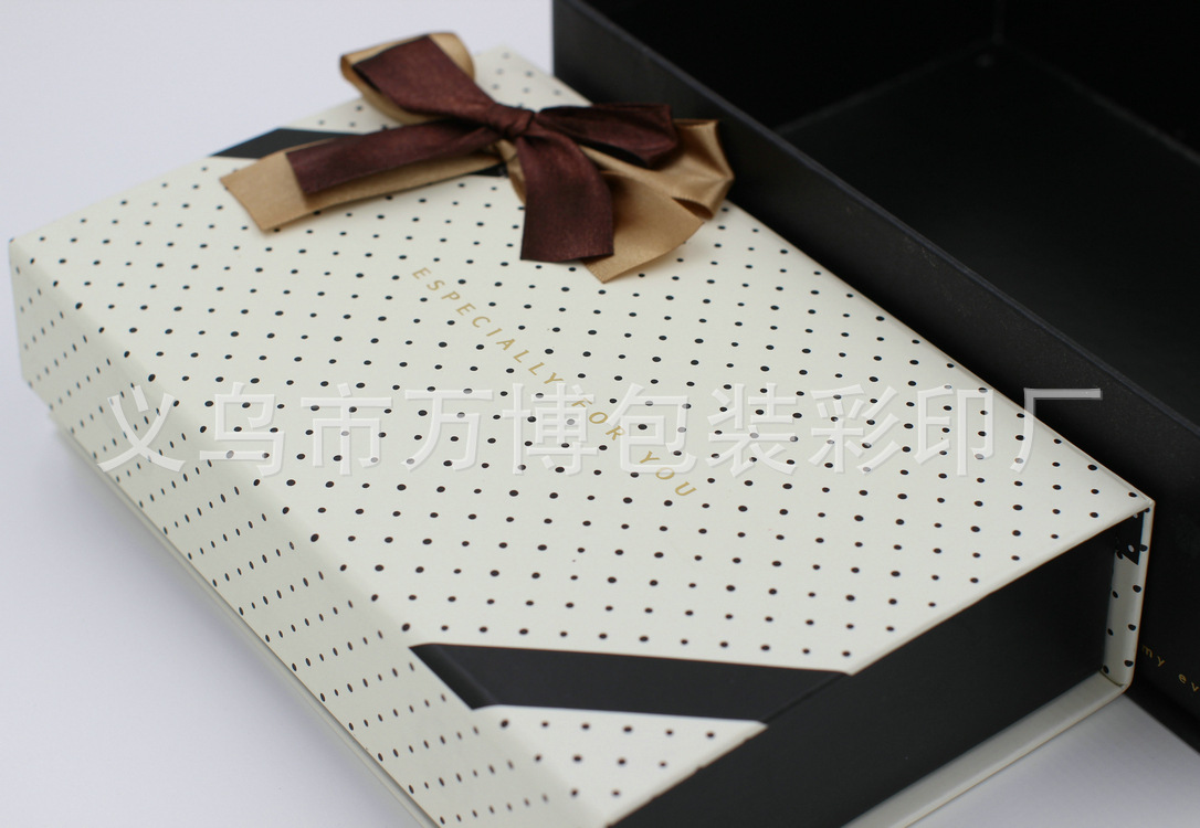 高档精美黑色白色烫金工艺翻盖长方形礼物盒包装盒 (4)