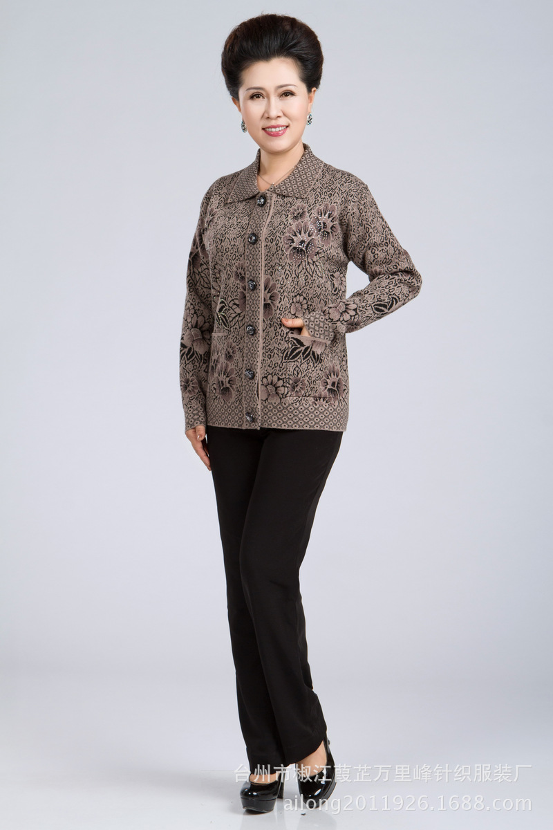 <em>批发</em>采购中老年女装-中<em>老年人毛衣开衫</em>妈妈装