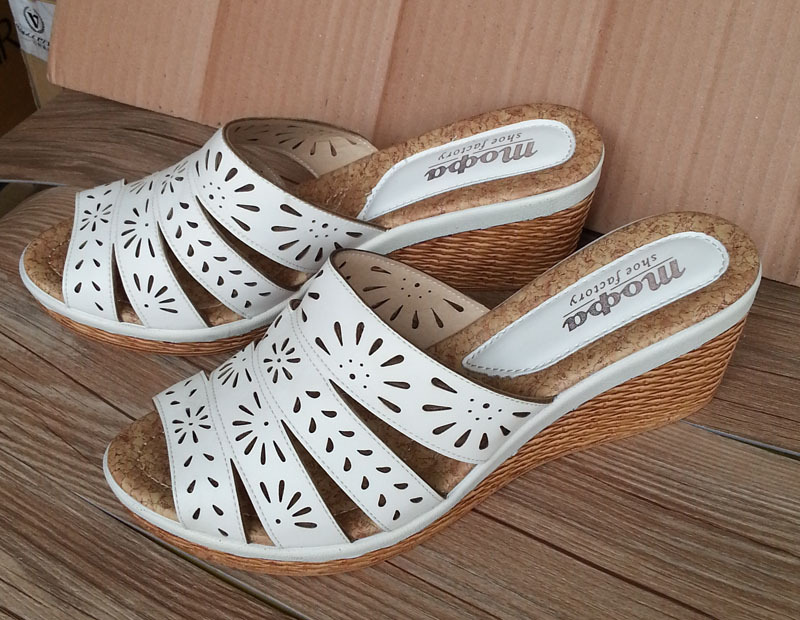 外贸原单孤品 夏季时尚休闲中跟坡跟镂空女凉