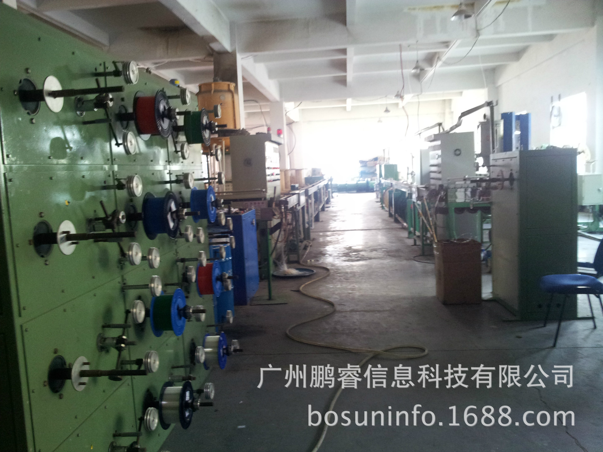 光纤光缆生产工厂车间实拍图