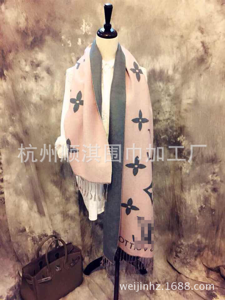 李小璐粉色羊绒围巾