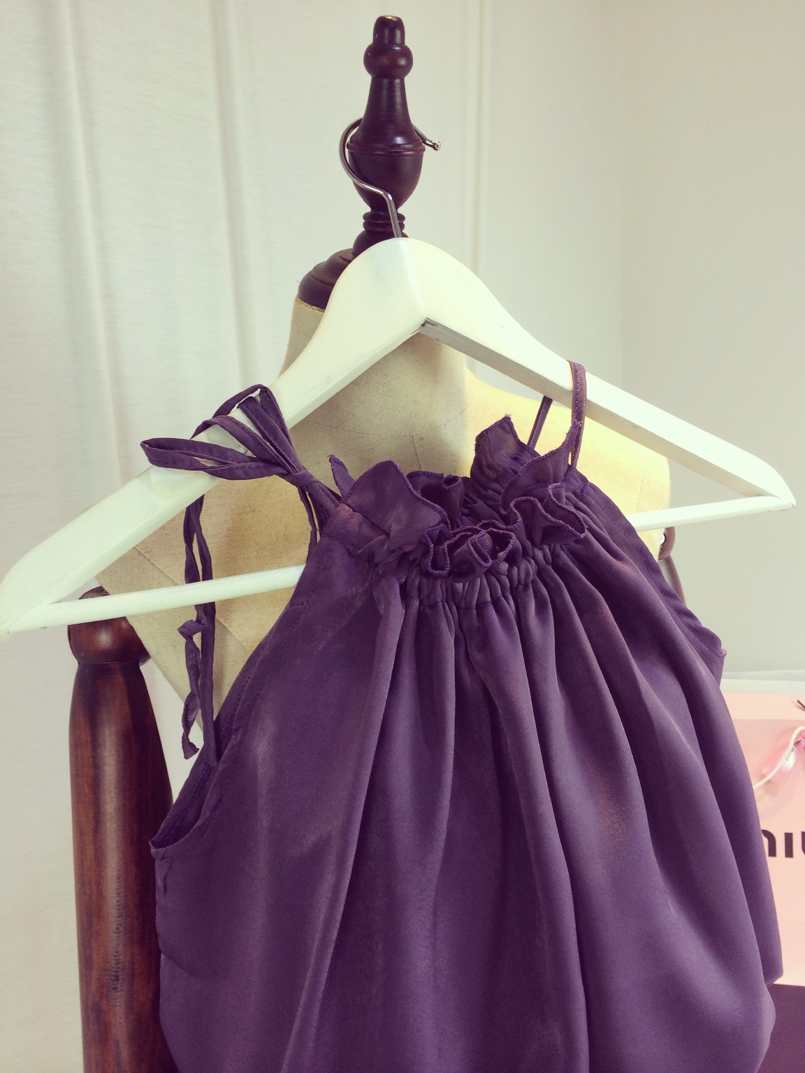 衣裙-实拍女装 2014夏装 英伦纯色绸缎抽身挂