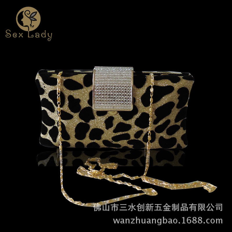 豹纹方扣手拿包44