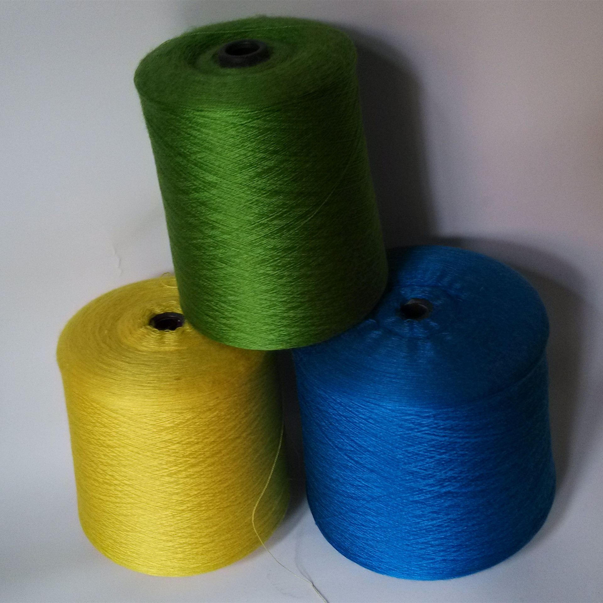 厂家直销 48S/2 抗起球防<em>缩水</em>丝光假三七毛线