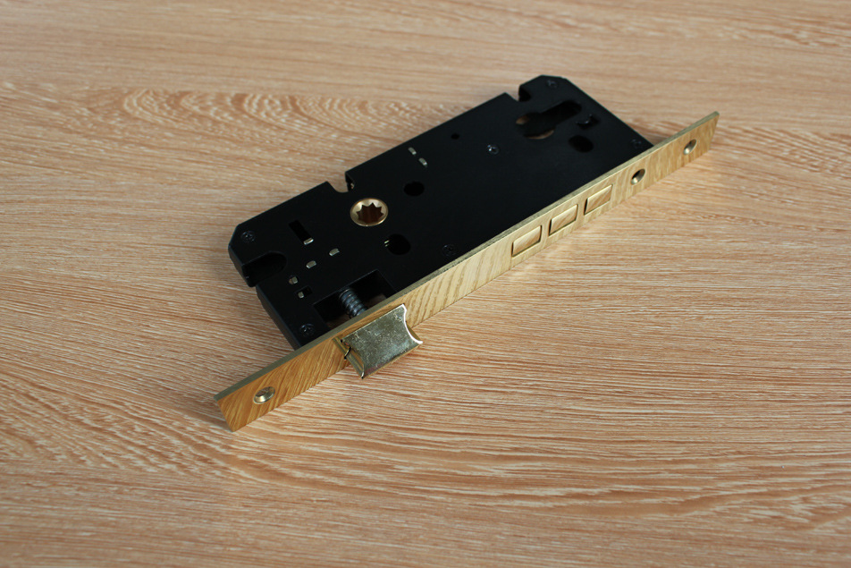 【厂家直销室内门锁体4585 欧标锁体 金黄色 三