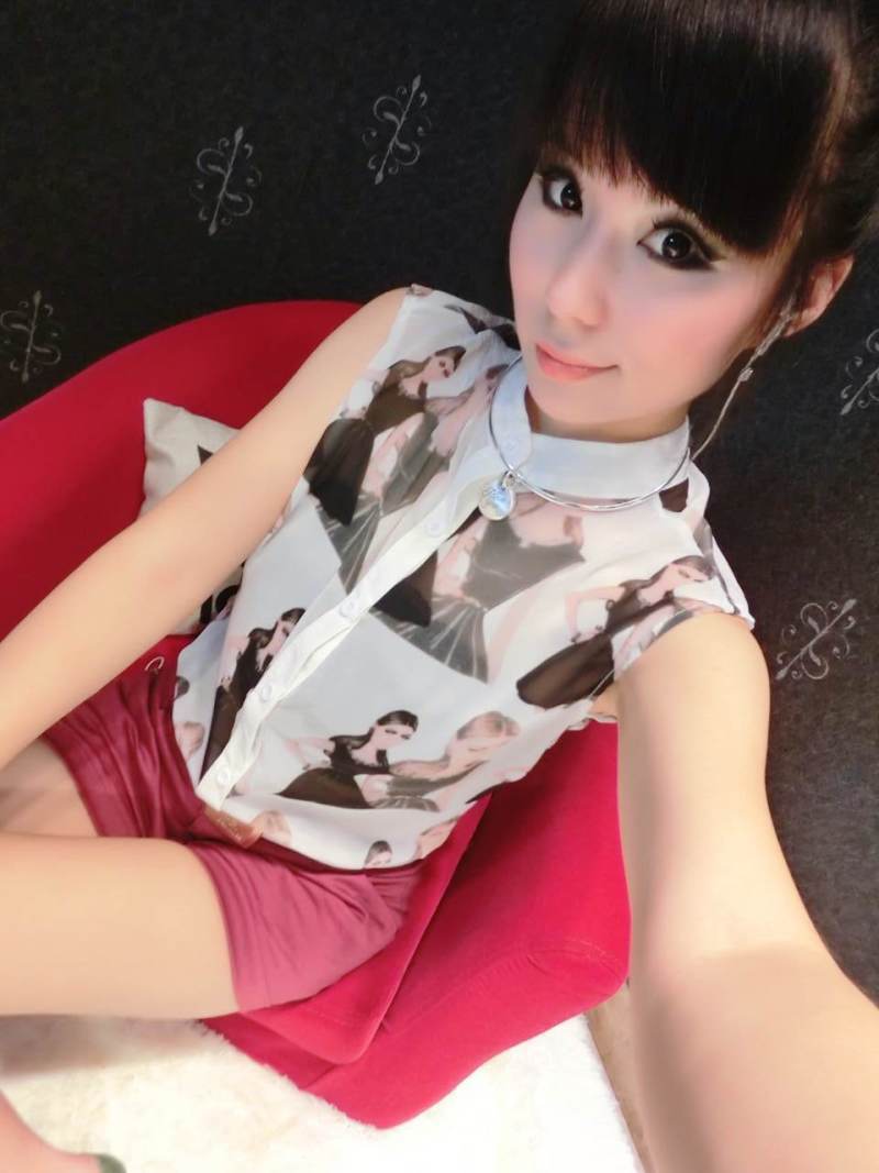 yiyi实拍<em>女装</em>招微信代理美女轻盈雪纺支持<em>一件</em>