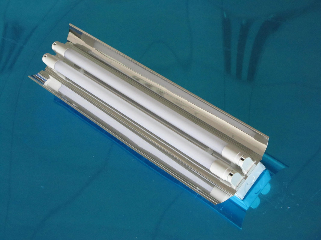 T8-L220HH双管带铝反光罩含灯管(RMB37)