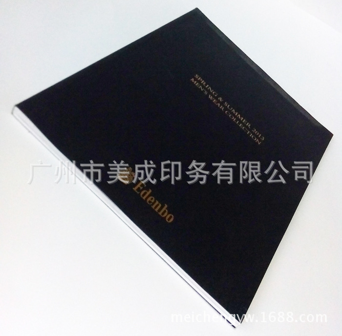 烫金封面最潮流行<em>男女时装</em>制服<em>杂志</em>目录 - 烫金
