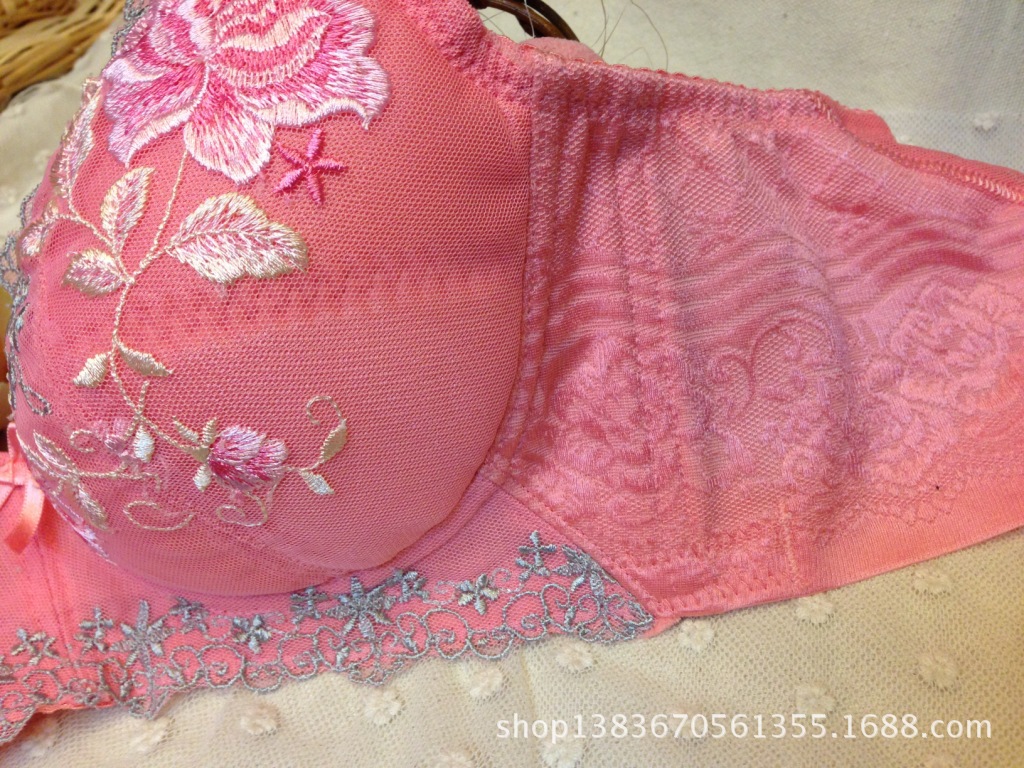 外贸原单出口韩国无痕<em>预防乳腺增生</em>刺绣粉色性