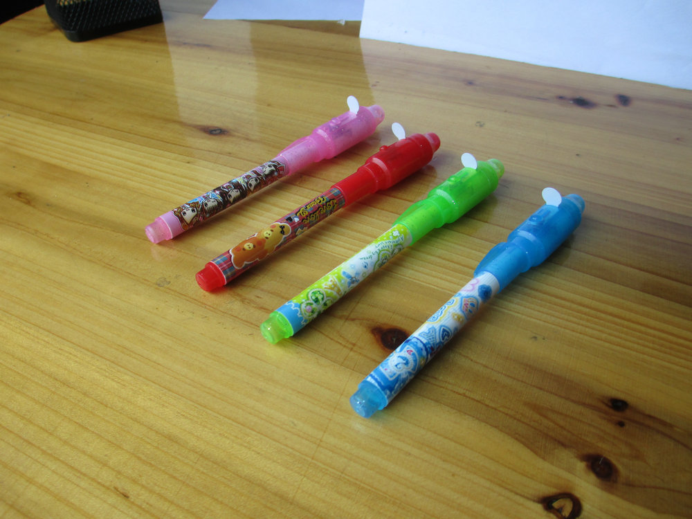 直销供应 消失隐形卡通奇特笔 新款插套多色可选奇特笔