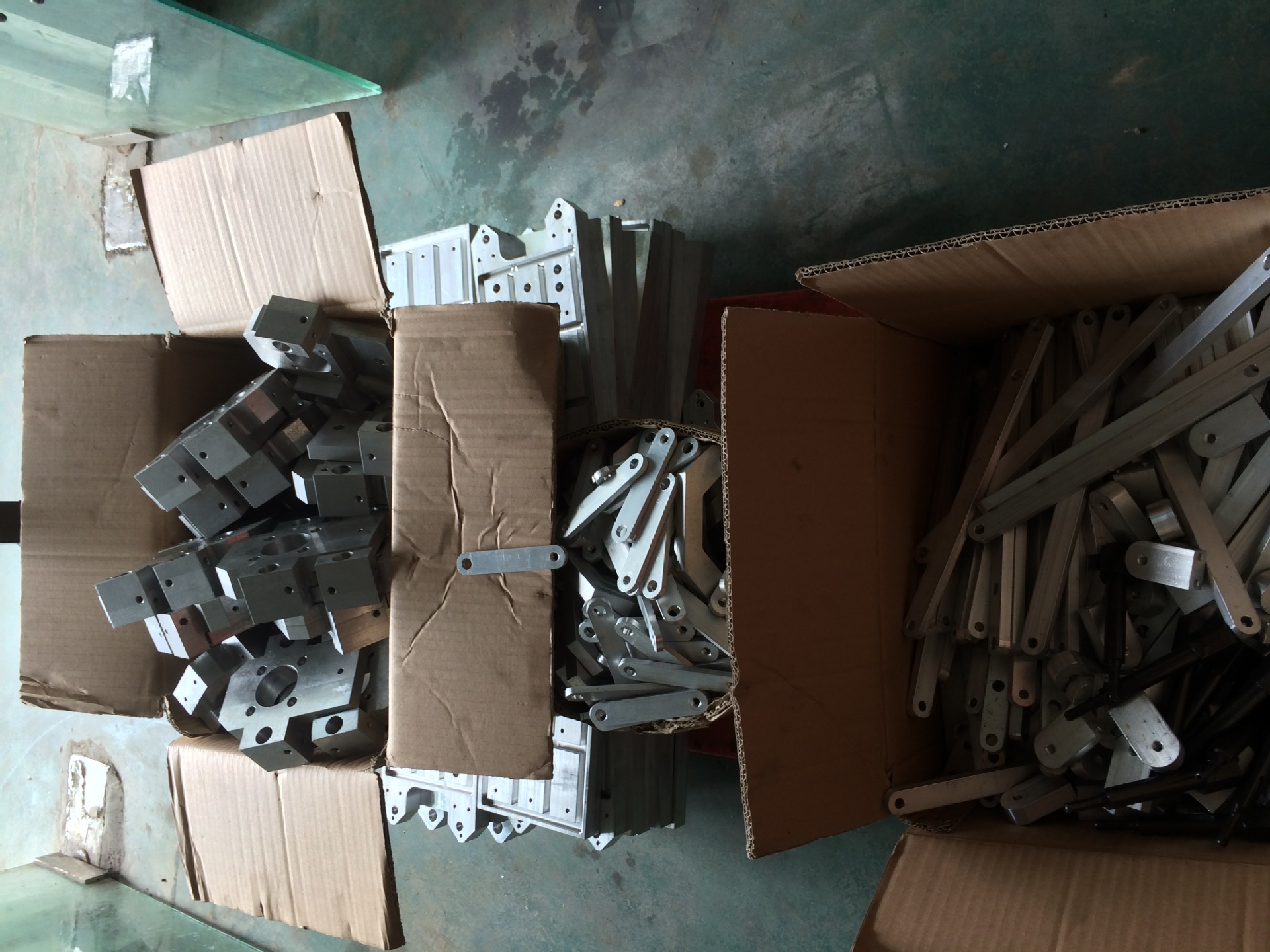 CNC加工中心配件加工、数控车床大小批量加工、线切割加工