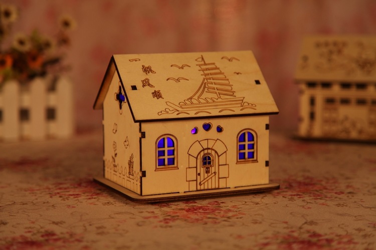 原木环保小房子模型 存钱罐创意木质带灯卡通房子 生日礼品批发