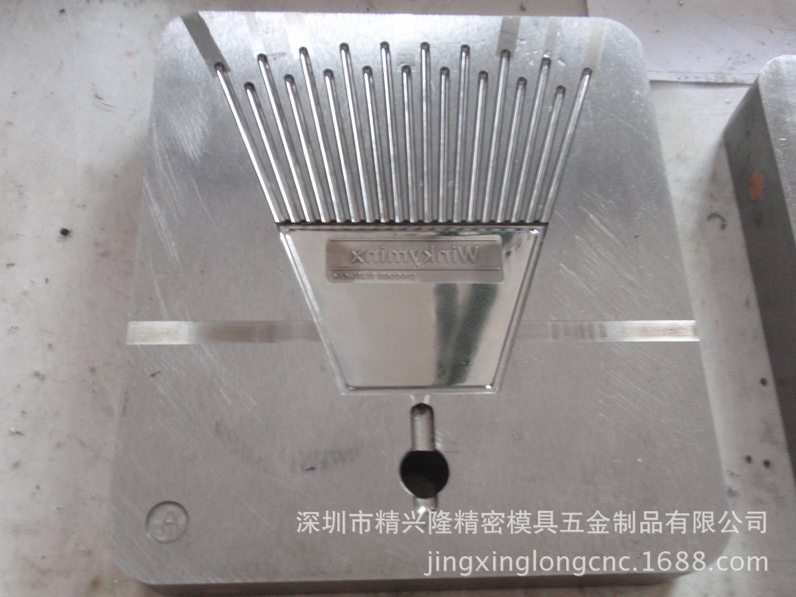 提供压铸模具，塑胶模具设计与制造