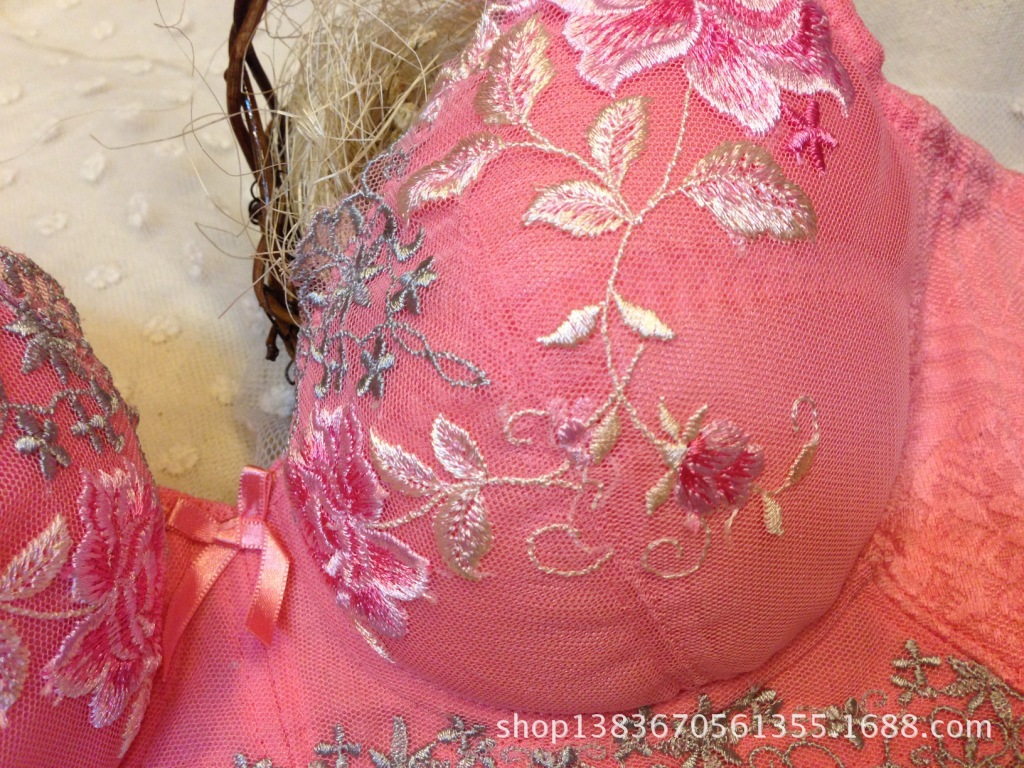 外贸原单出口韩国无痕<em>预防乳腺增生</em>刺绣粉色性