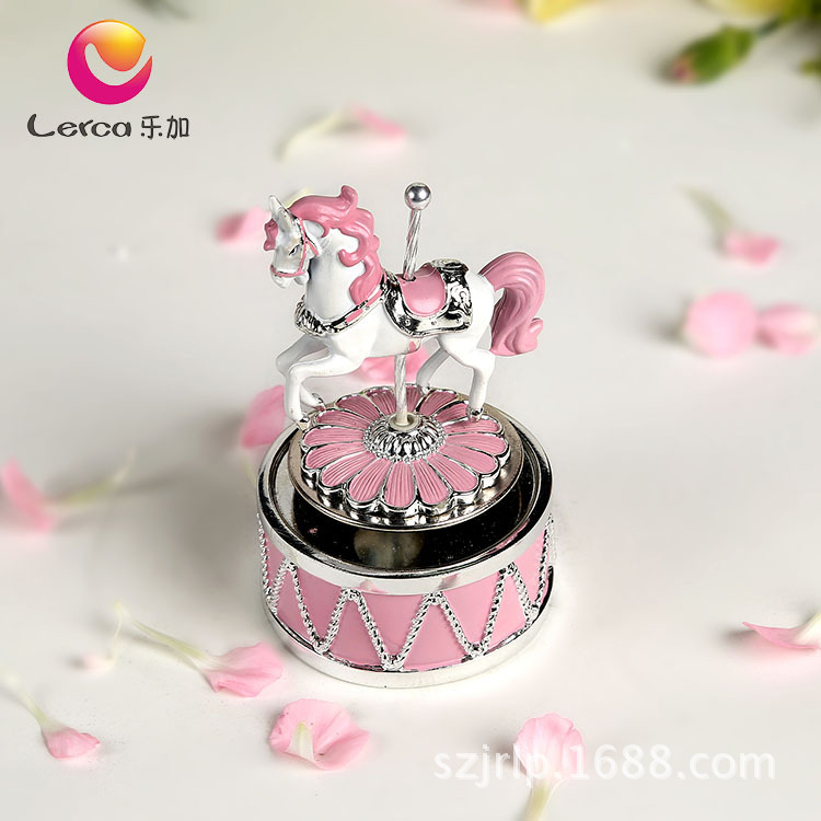 60347-乐加粉红银色旋转木马音乐盒-俯视