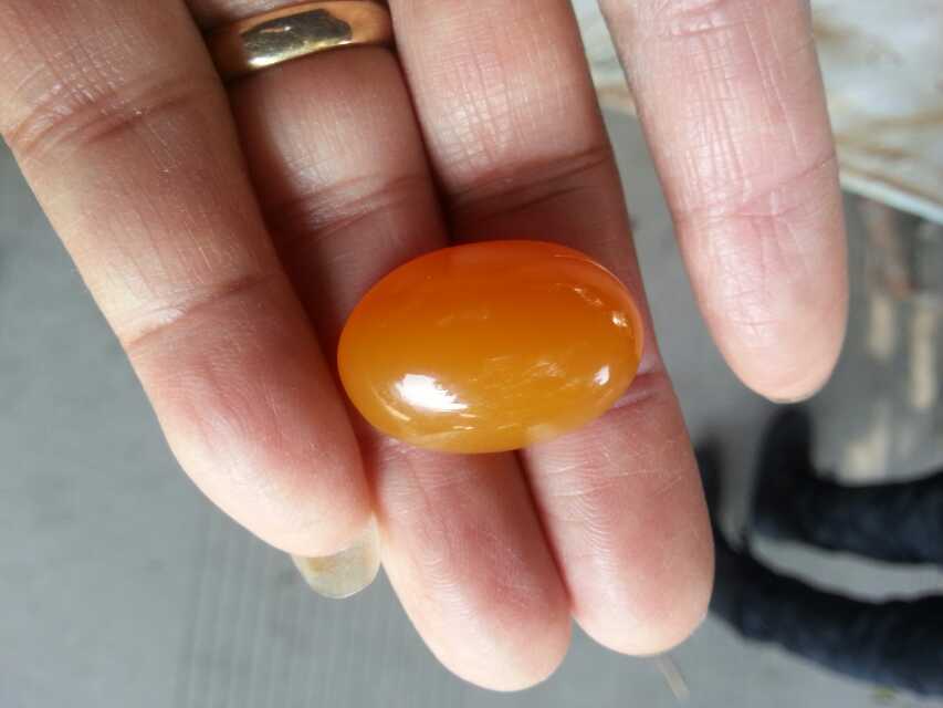 缅甸种老水色好正老种鸡油黄隐晶玉质上乘戒面黄龙玉