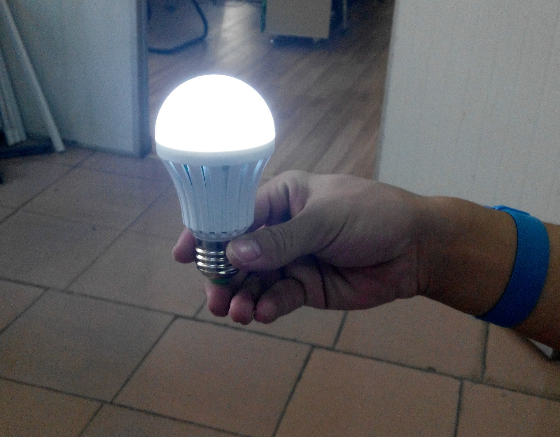 LED应急球泡灯