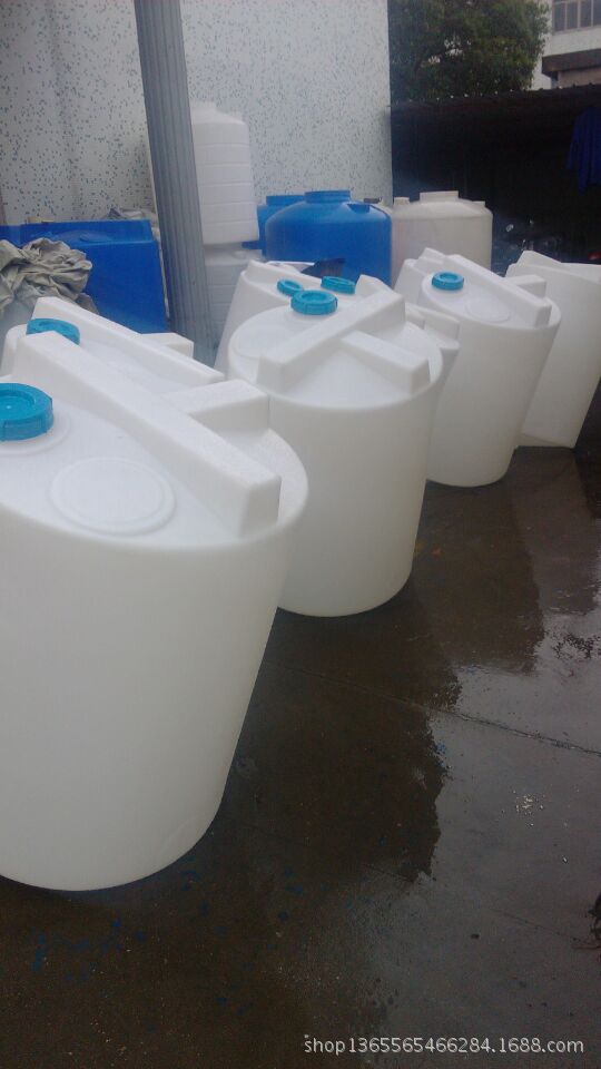 锥底白色加药箱25F