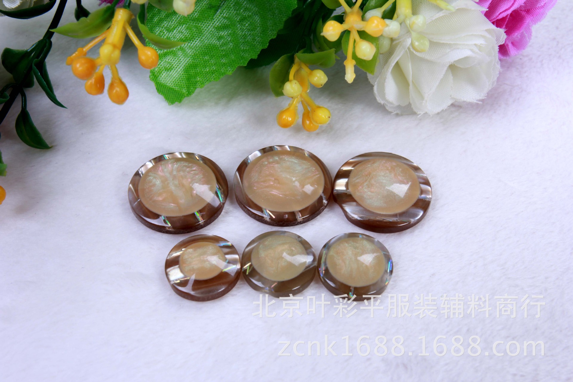 <em>钮扣</em>-【泽纯供应】 <em>女士西服</em>扣 树脂<em>纽扣</em> 欢迎