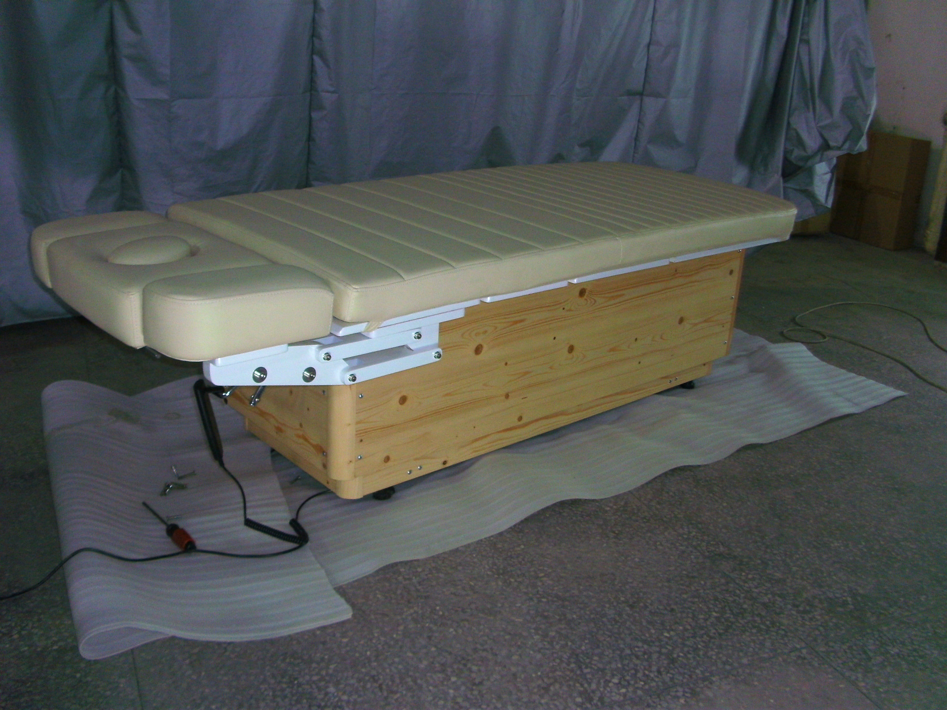 批发采购美容仪器-实木美容床价格 美容床厂家
