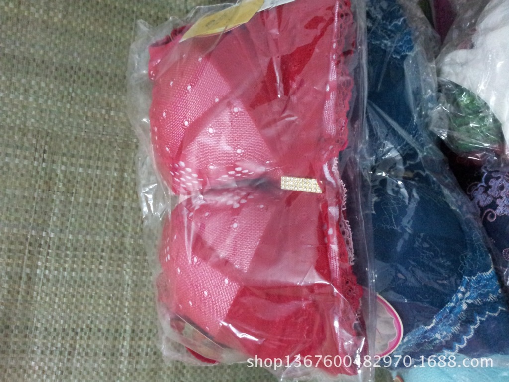 【5元低价处理<em>三排扣</em> <em>四排扣文胸</em>内衣 杂款内