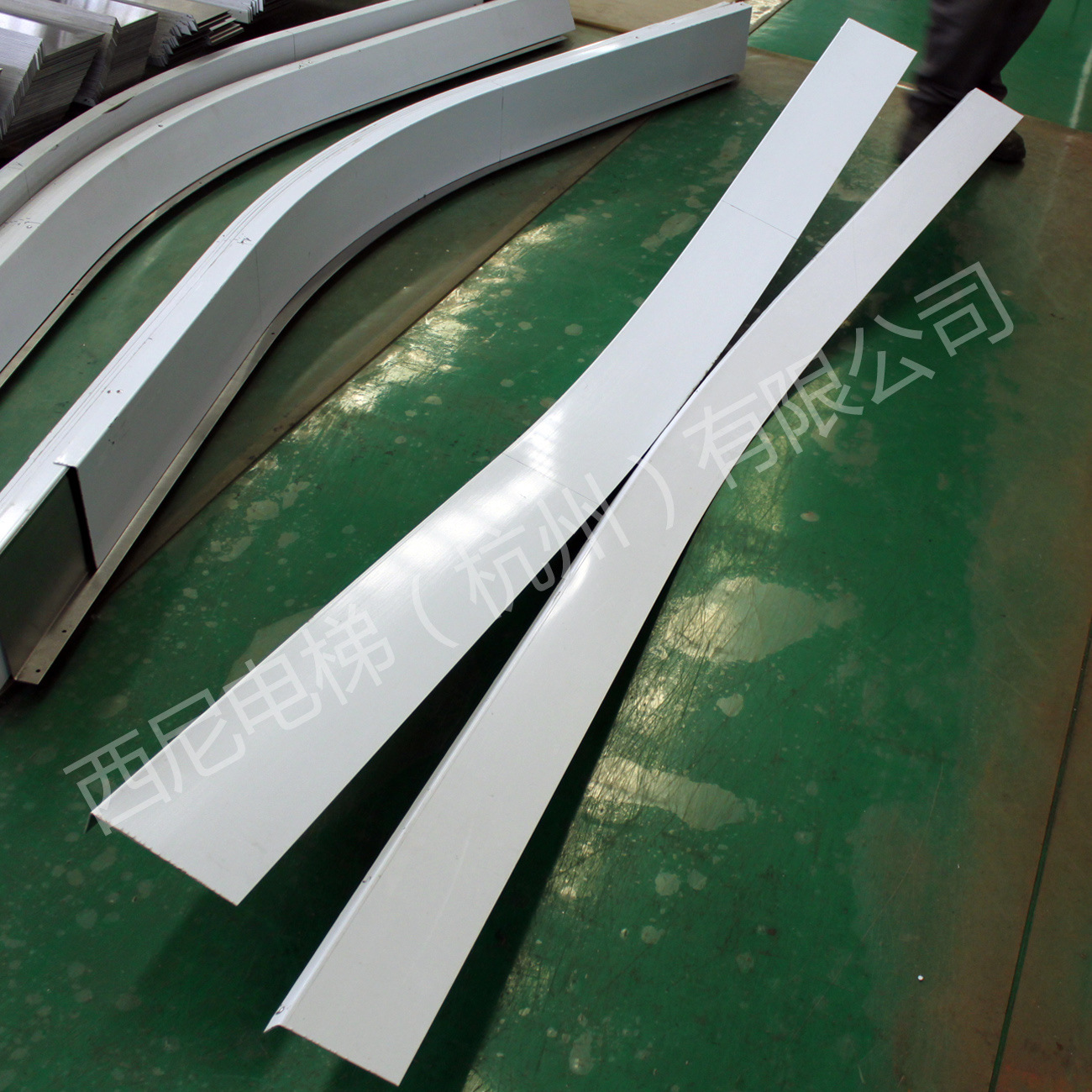 扶梯弯段外或内盖板 (3)