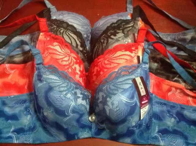 【十元<em>地摊</em>内衣<em>批发</em> 十五元<em>文胸</em>配送中心 <em>便宜</em>