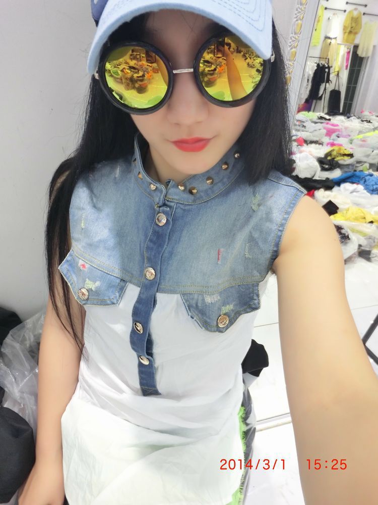 <em>欧洲站女装微信代理</em>撞色牛仔拼接无袖背心T恤