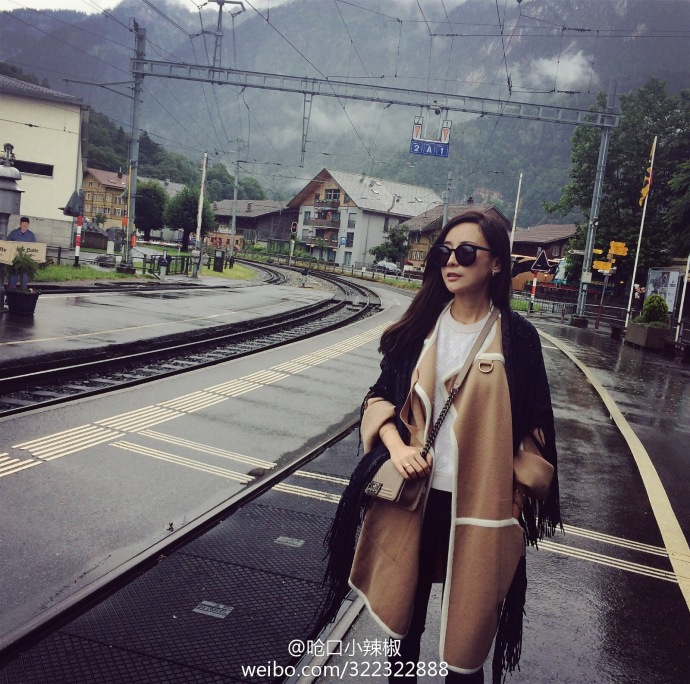 采购女式外套-大量现货 7月23日小辣椒<em>灰色</em>驼