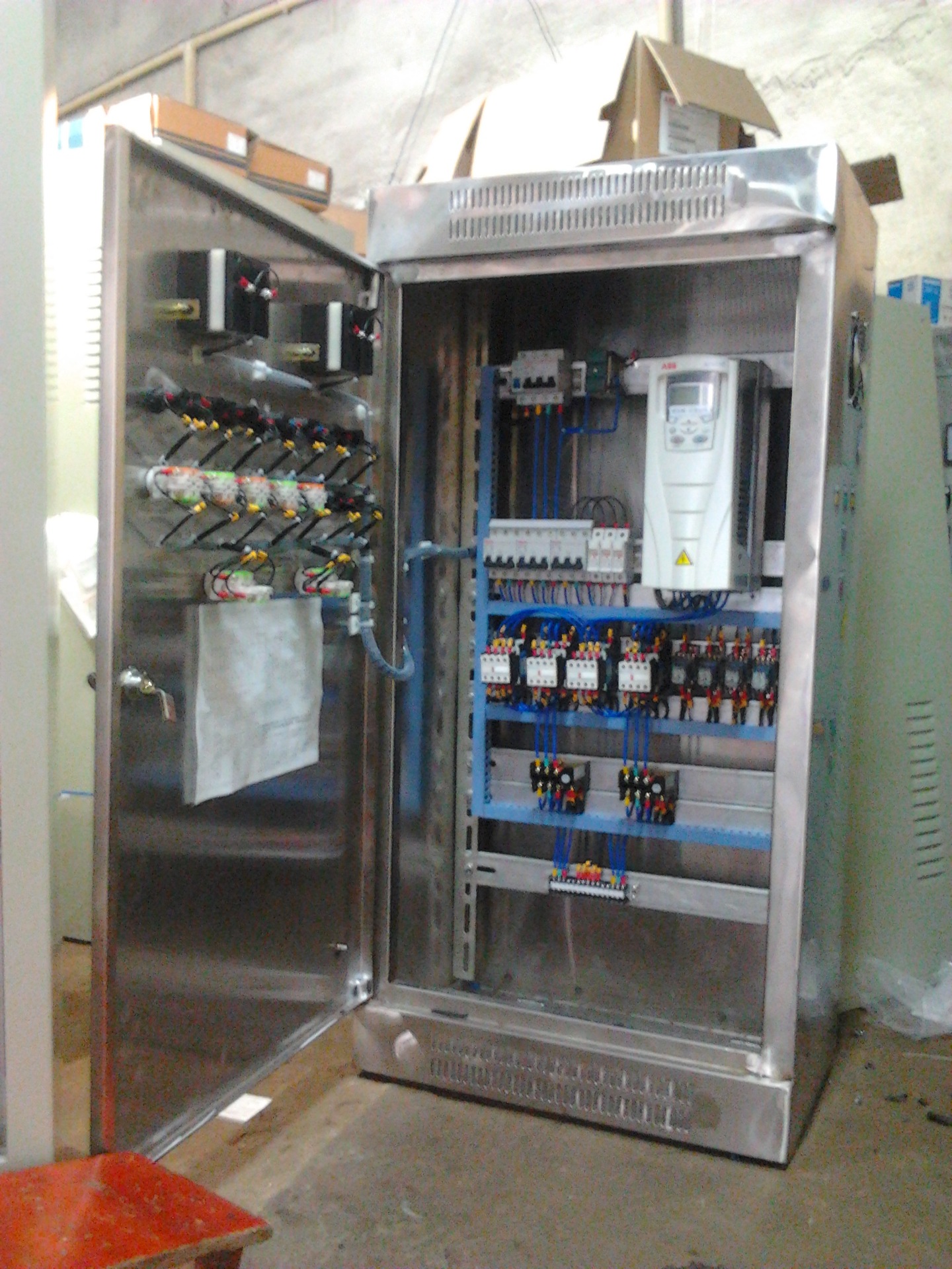 3KW一控二ABB不锈钢箱体：4680元
