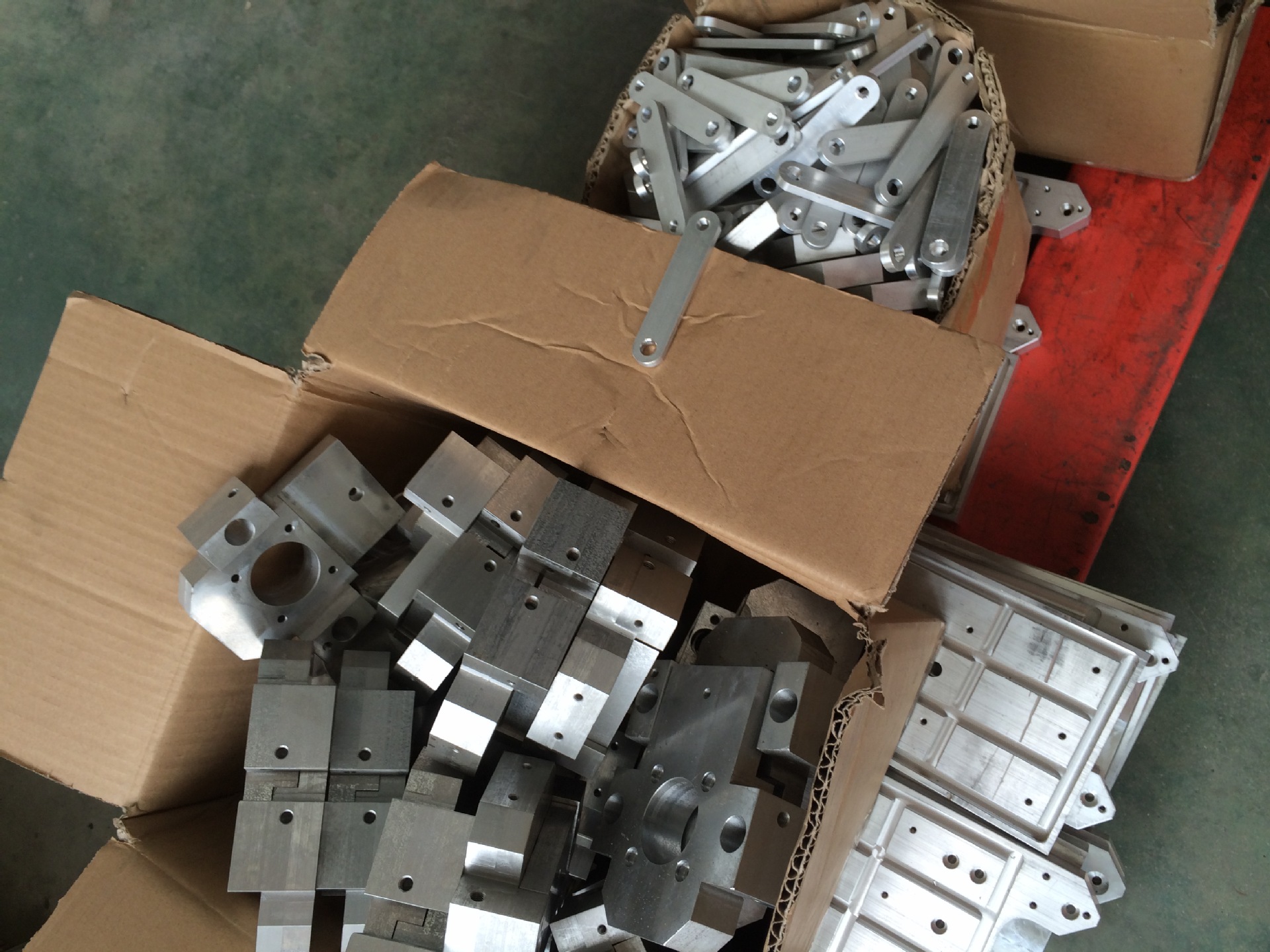 CNC加工中心大小批量加工、食品机械烤箱配件加工、线切割加工