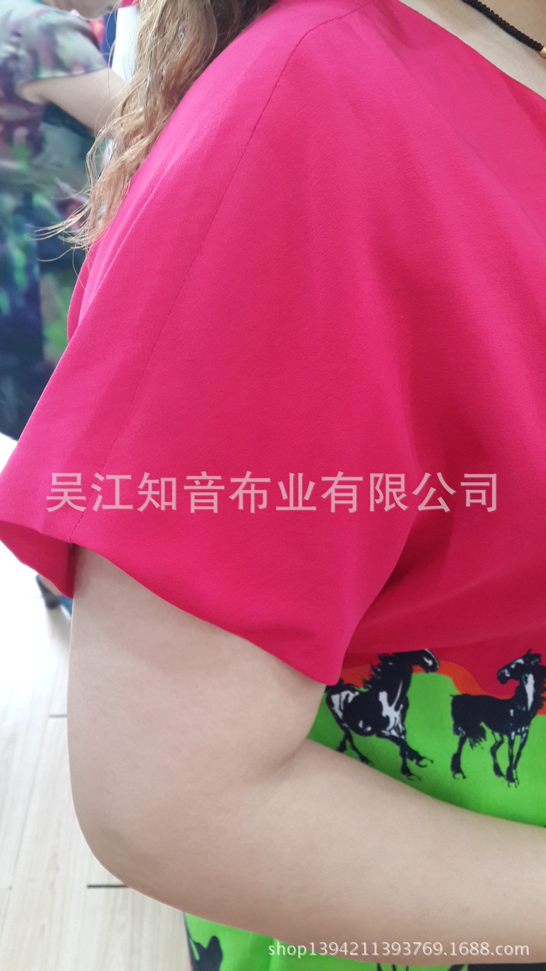 因为再胖的胳膊都不会看到赘肉,也不会看到因为紧而出现的勒痕
