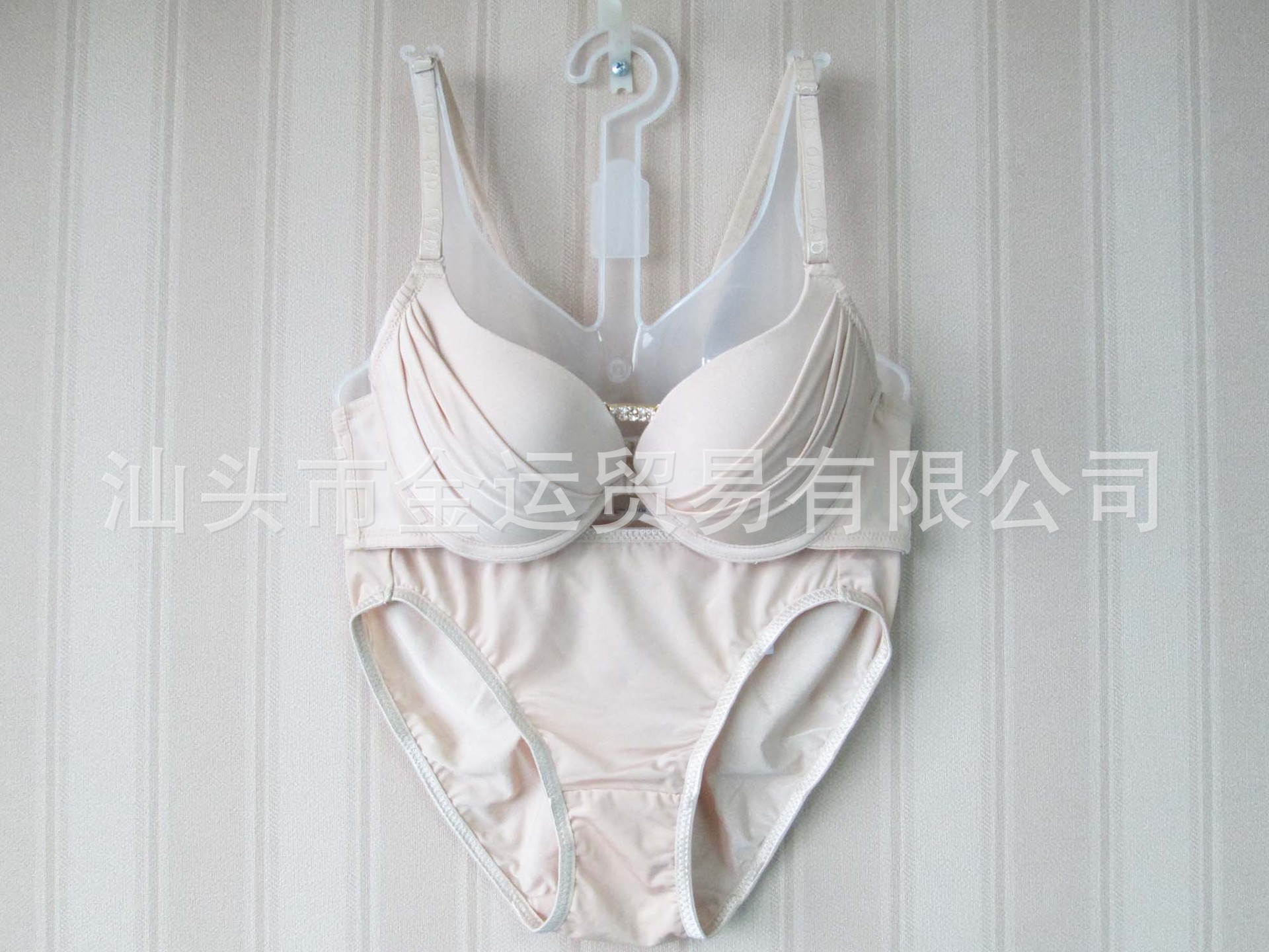 <em>文胸</em>-<em>韩国品牌</em> 干净纯色褶皱钉珠装饰挂脖<em>文胸</em>