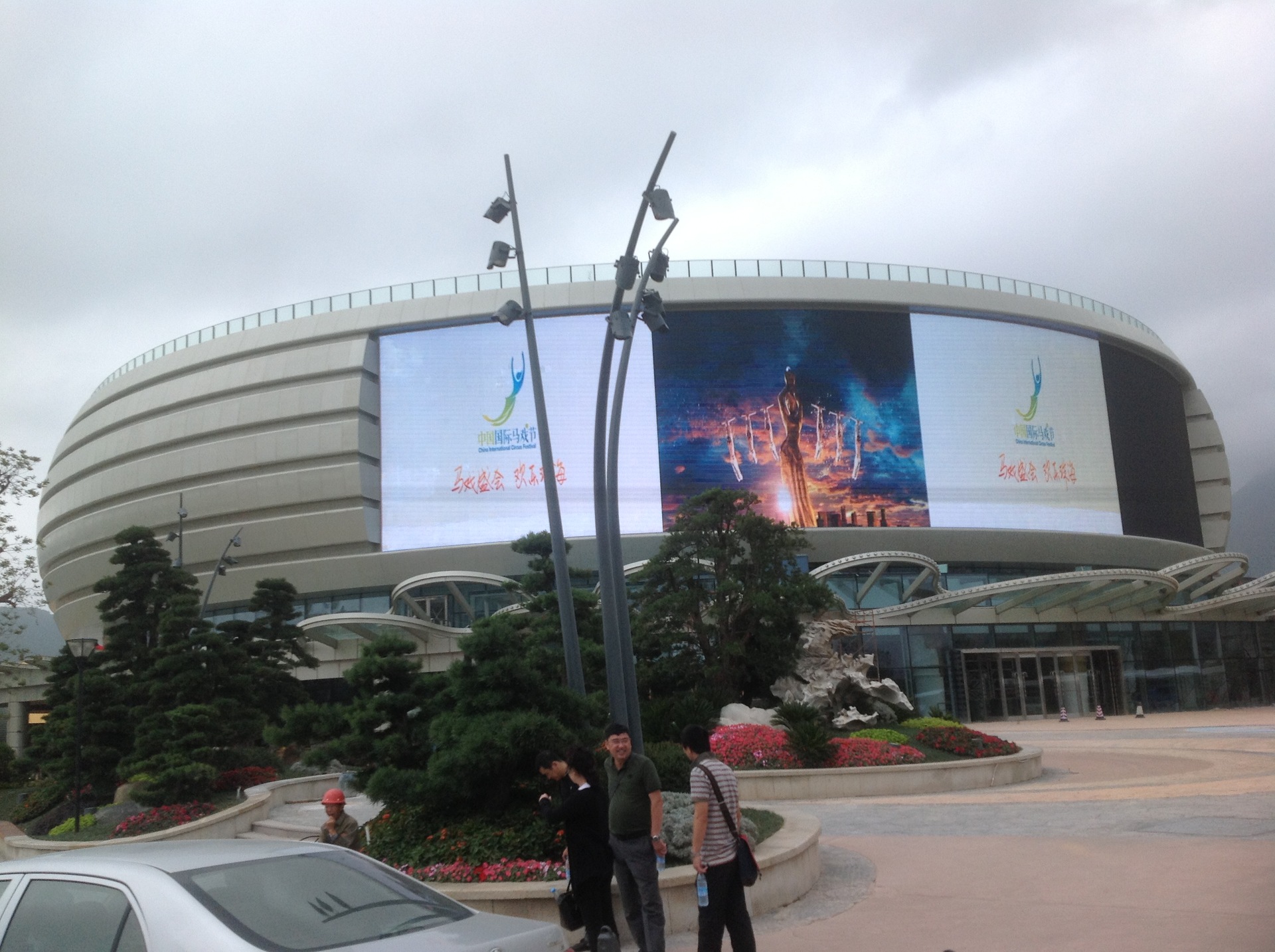 珠海长隆海洋世界马戏馆户外LED显示屏不锈钢结构2